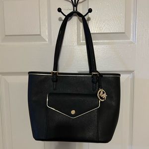 Black shoulder bag